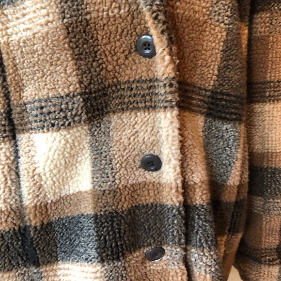 American Eagle Sherpa Faux Fur Winter/Teddy Coat Size Large - Picture 4 of 11